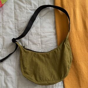BAGGU Moss Medium Crescent Bag